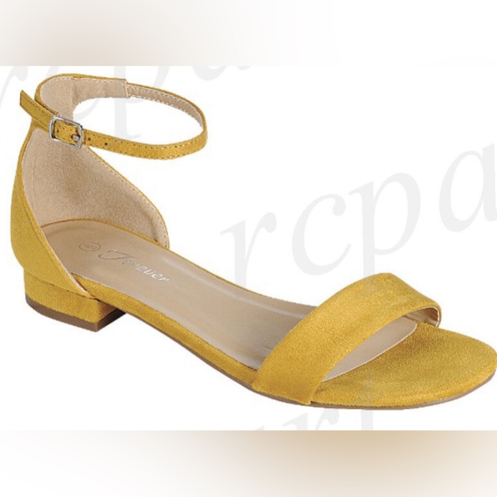NWB forever yellow strap sandal in suede size 10